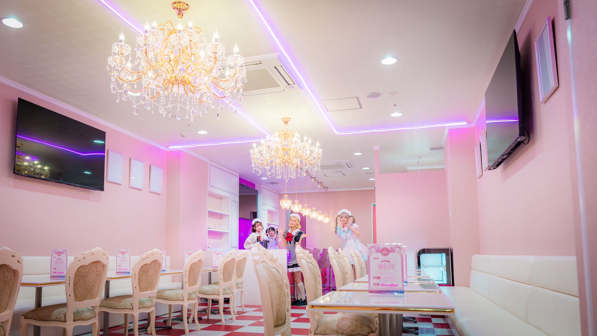 エリカ・スパルサ本店の店内とメイド